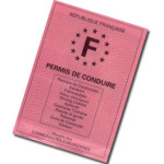 Permis de conduire français, modèle européen, indiquant diverses langues et informations pertinentes.