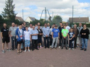 Les 12 équipes du concours de pétanque 2015