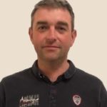 Portrait d'un homme souriant, habit de couleur sombre, sur fond clair, pour le site de la commune de Feuguerolles-Bully.